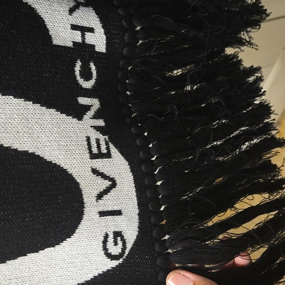 Givenchy Black and White Reversible Scarf - Picture 4 of 5